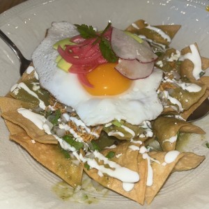 Chilaquiles verdes con pollo