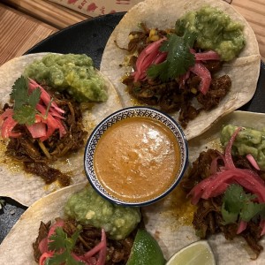 Tacos de cochinita de pibil