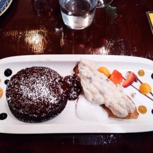 lava cake y canolli.