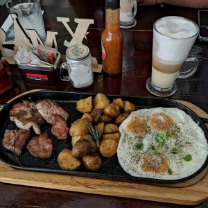 Steak and eggs 