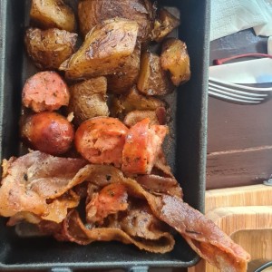 CHORIZO, BEICON Y PAPAS