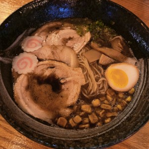 Black garlic tonkotsu