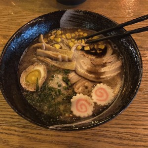 Black garlic tonkotsu 