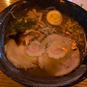 Tonkotsu con salsa de ajo