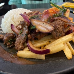 Lomo saltado