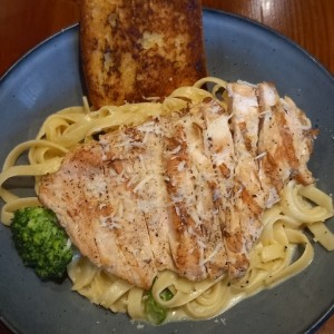 Chicken & Broccoli Alfredo Pasta