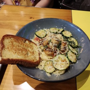 Fetuccini con camarones y zucchini ??