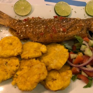 Pescado Frito Entero al Ajillo