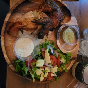 pollo azado con ensalada verde