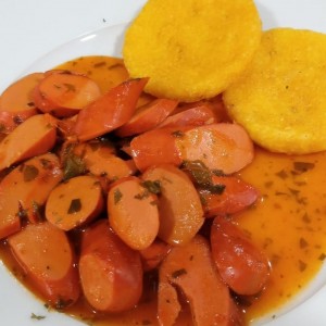 salchichas guisada y tortilla