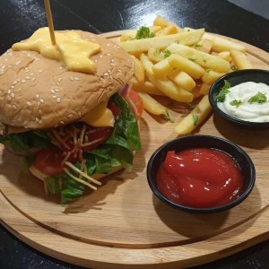 Hamburguesa y Papas Fritas