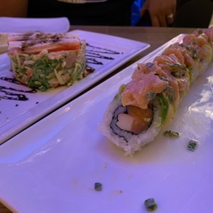 ensalada de algas y roll de salmon