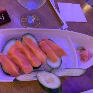 salmon nigiri