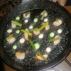 Arroz Negro de Torrezno y Camarones