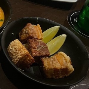 Torrenzos (Chicharrones)