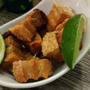 Torrenzos (Chicharrones)