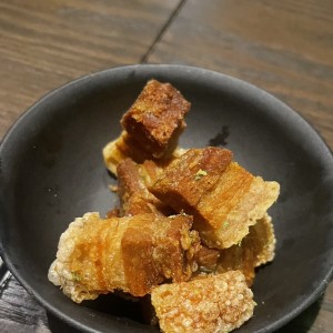 Torrenzos (Chicharrones)