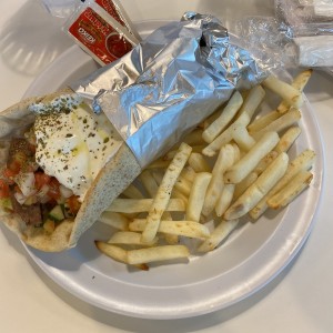 Gyro pernil y kefte (Metromall)