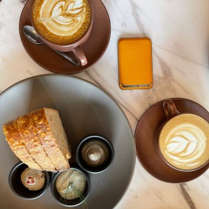 sourdough y capuccino