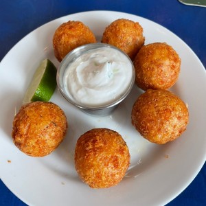 croquetas de queso feta 