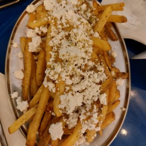 Papas con queso feta