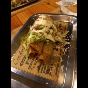 Flautas de pollo