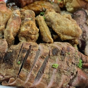 Alitas y lomito de cerdo