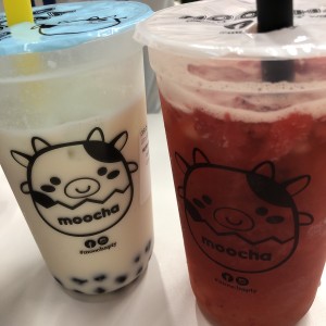 bubble tea de coco con tapioca y Strawberry Lychee