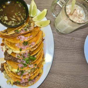 Quesatacos y horchata