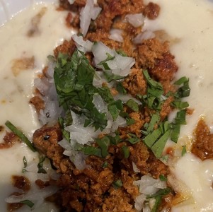 Queso fundido con chorizo