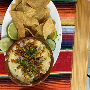 queso fundido con chorizo 