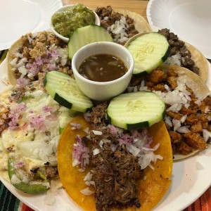 Bandeja mixta de tacos