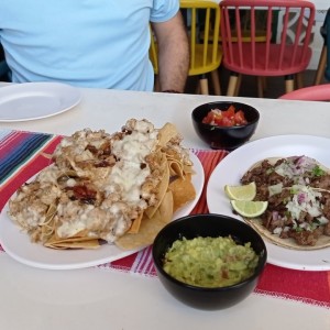 nachos y tacos 