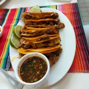 quesa tacos con birria 