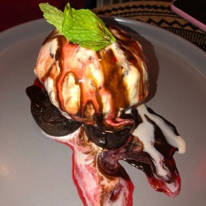 Brownie con helado