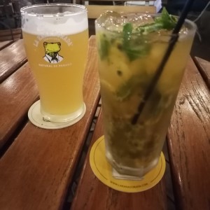 Mojito de maracuya y cerveza blanch