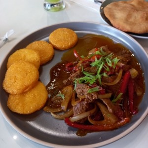 Tortillas con carne encebollada