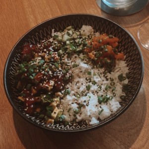 Tuna poke bowl 