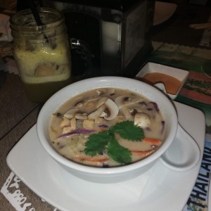 Tom Kha Gai sopa de crema de hongos