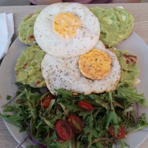 Avocado toast de ricotta 