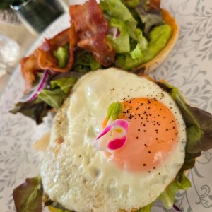 Selecciona un plato,una entrada,una bebida seleccionada y un postrecito