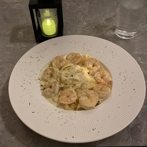 fettuccine con camarones