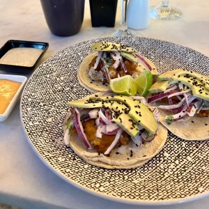 Tacos de pescado acevichado