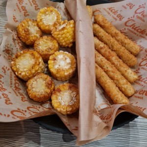 mazorcas y mozzarella sticks