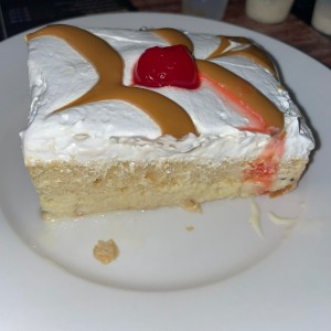 tres leches (enorme pedazo delicioso)