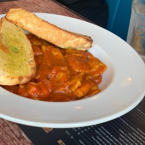 Raviolis con Carne en Salsa Roja o blanca