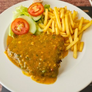 Filete de corvina a la Plancha, al Ajillo, a la Criolla o Apanada