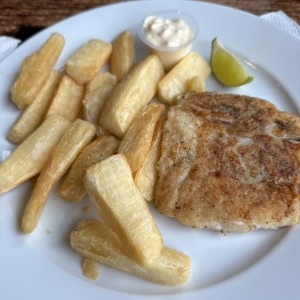 Filete de corvina a la Plancha, al Ajillo, a la Criolla o Apanada