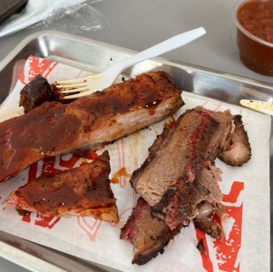 Brisket y costilla