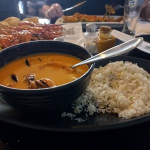 Sopa de Mariscos con arroz con Coco 